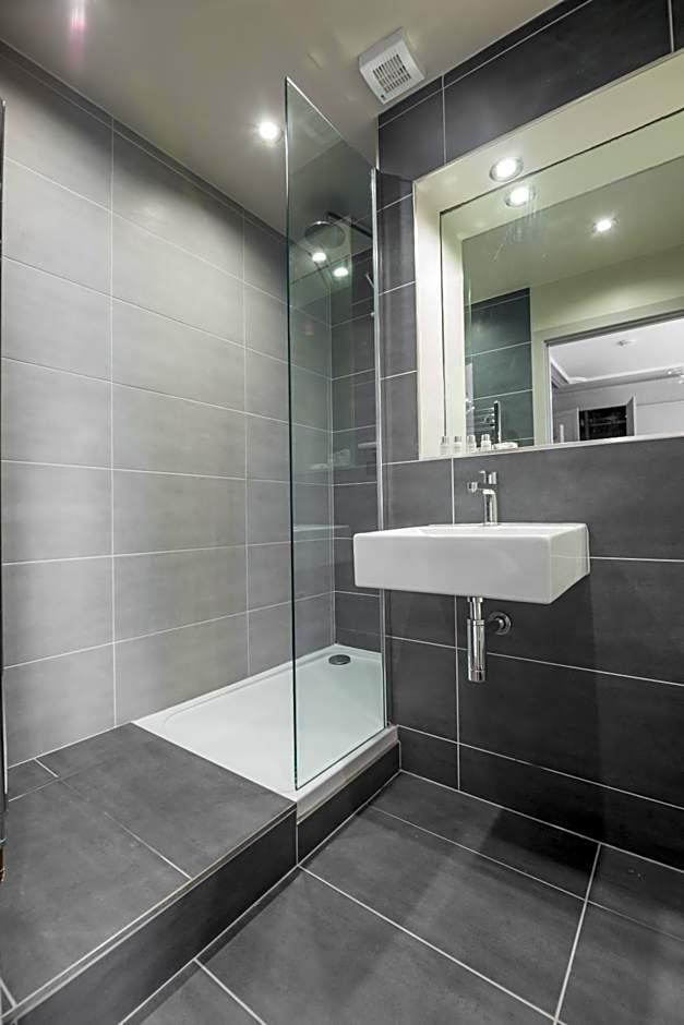 Deluxe King Room (St Bede)